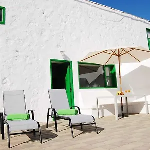 https://typical-canarian-house-with-fabulous-sea-views.puertodelcarmen-hotels.org